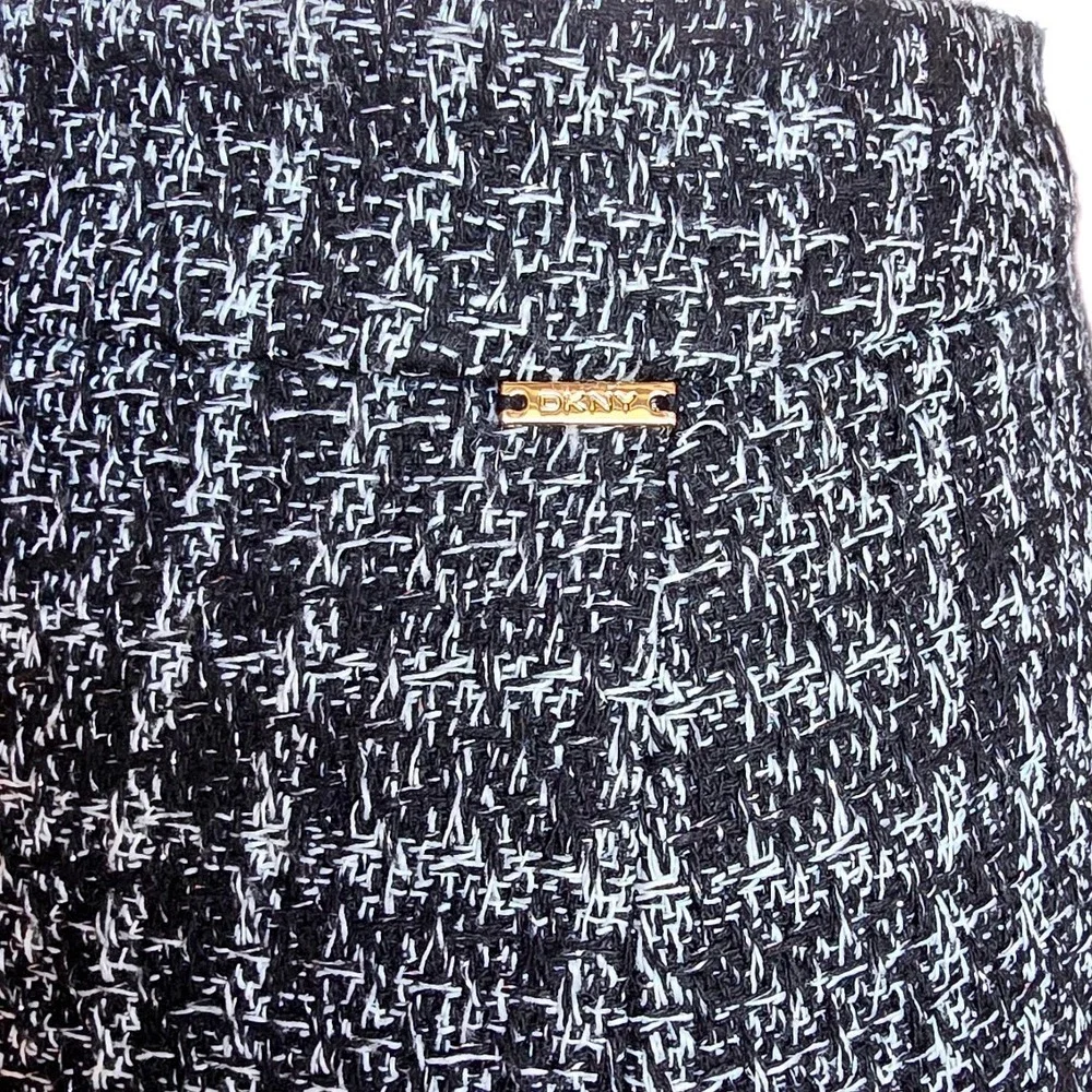 DKNY Size 6 Tweed Pencil Skirt Black White Plaid 16x22 Boucle Lined Side Zip B68